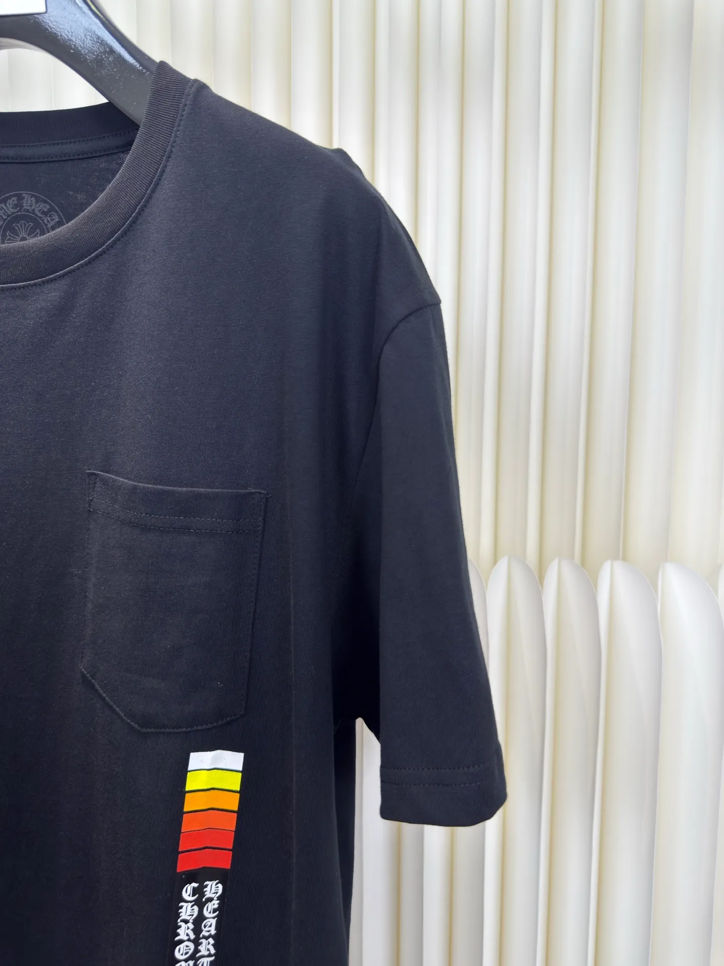 P240 Chrome Hearts Energy Bar Short Sleeves Authentic Open Edition - Physical Counter - Top Luxury Quality 🆚 Instant sale of all editions on the market Fabric is made of 26 weave 200g cotton material Printing is ink printing Customized accessories Size S M L